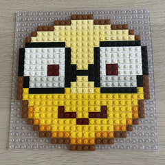 Emoji intello en briques