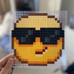 Emoji lunettes en briques