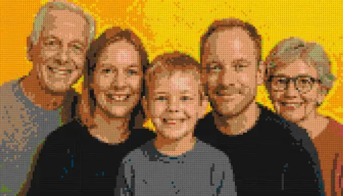 Aperçu d’une mosaïque photo de famille sur trois générations au format paysage moyen